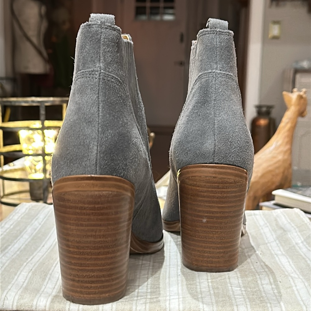 🪧 Marc Fisher Women’s Suede Gadri Bootie, in Medium Grey. Size 9.5 NWOB, Unworn - Picture 11 of 16